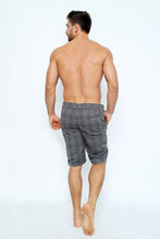 Load image into Gallery viewer, Men&#39;s Slim FIt Bermuda Checkered Shorts
